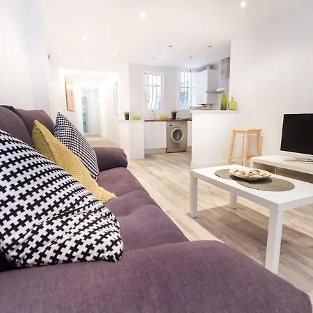 C16 - Modern & Comfortable 4 Beds Lägenhet